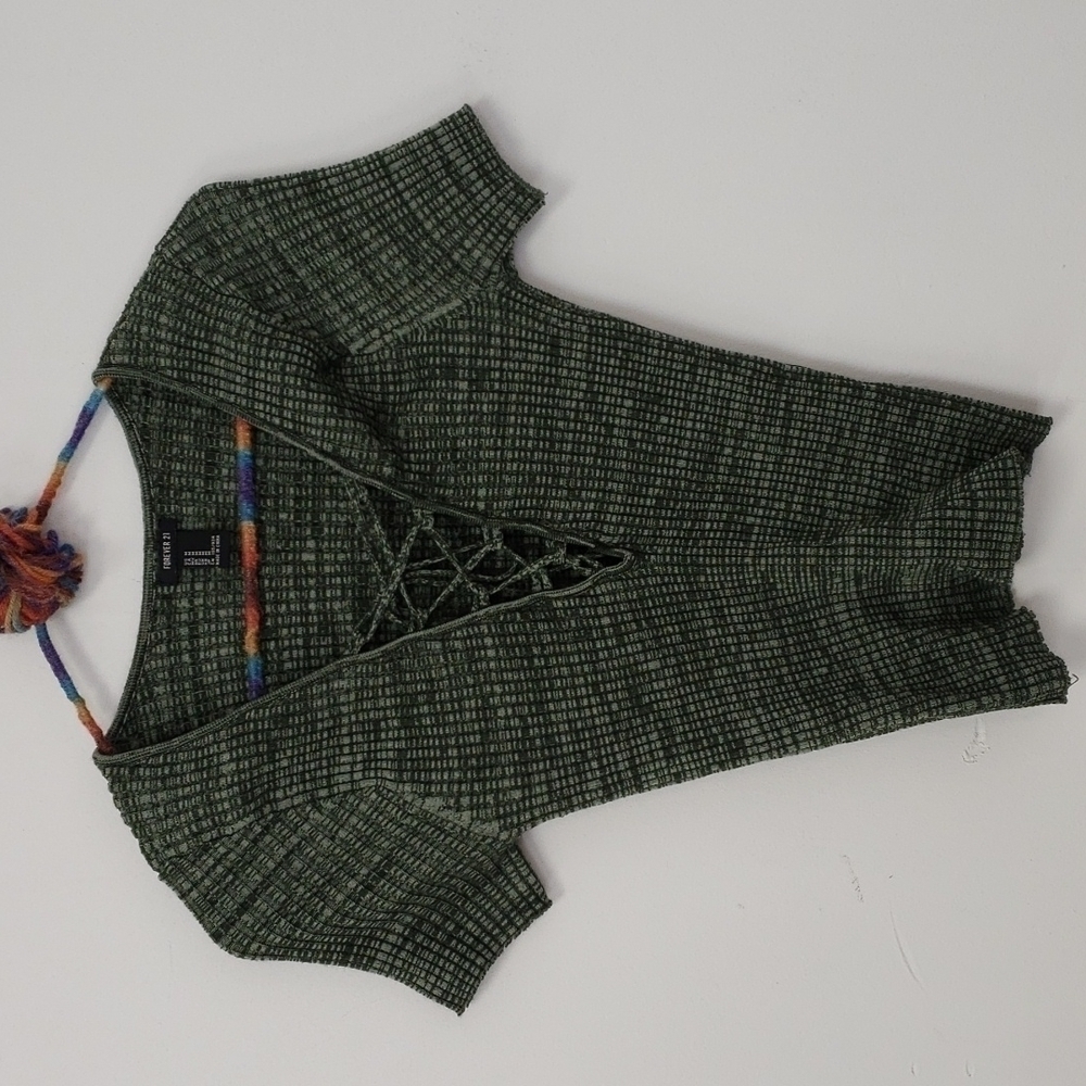 FOREVER 21 Stretchy Rib Knit Belly Crop Top Deep V Neck Green Short Sleeve EUC M - Picture 4 of 11